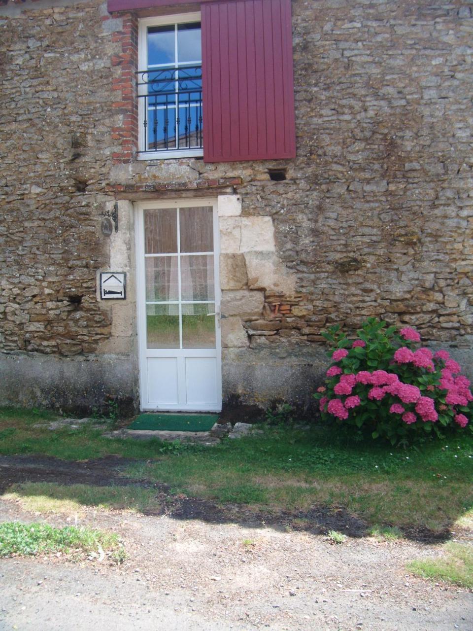 Gite Le Puy Rabasteau Hotel Chantonnay Exterior photo