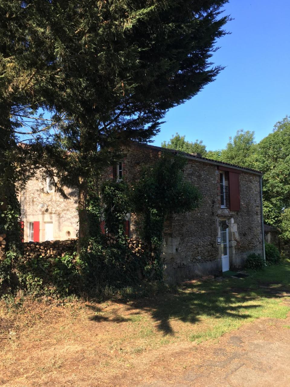 Gite Le Puy Rabasteau Hotel Chantonnay Exterior photo